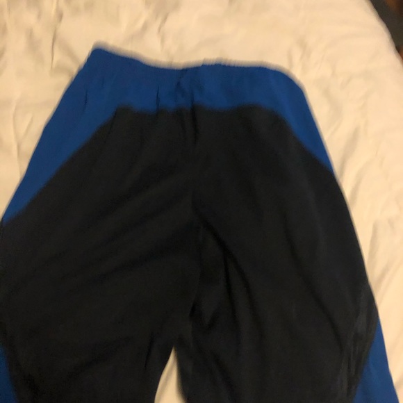 Size small men basketball shorts adidas (pockets) - Picture 3 of 4